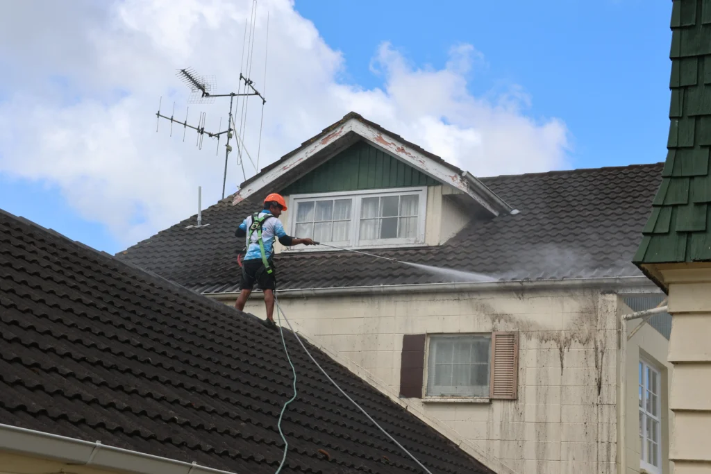 5 Common DIY Gutter Cleaning Mistakes
