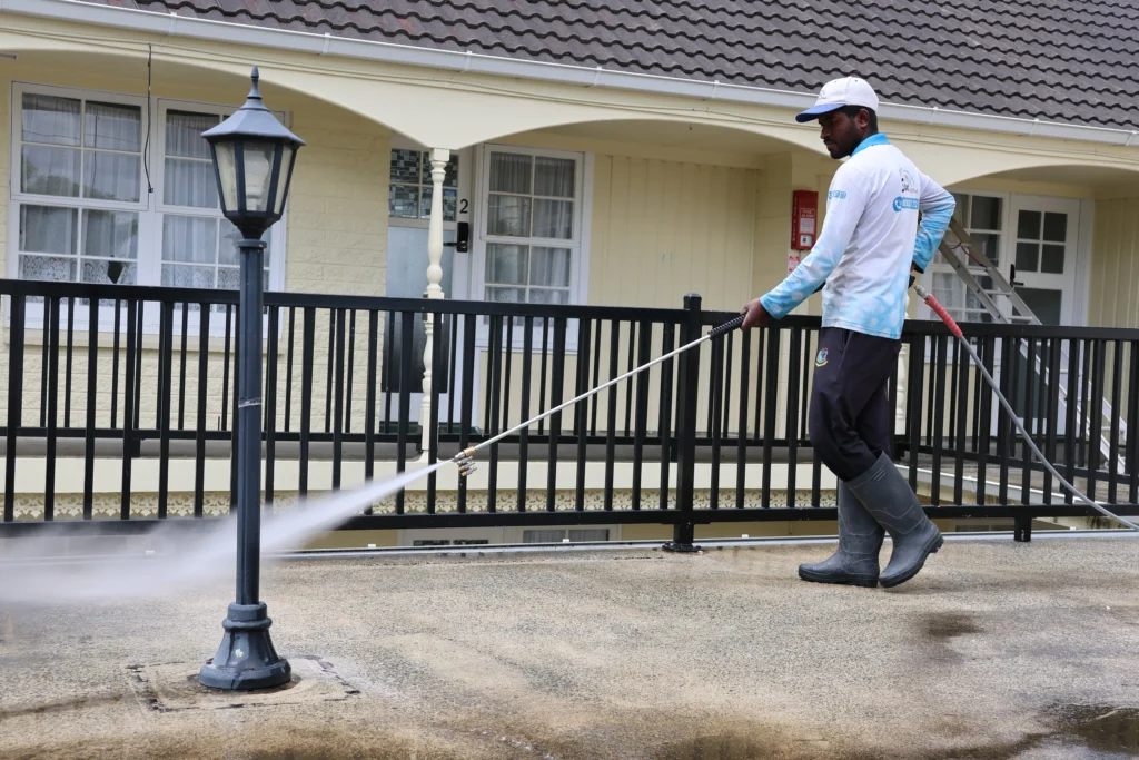 Water Blasting vs Soft Washing for Driveways